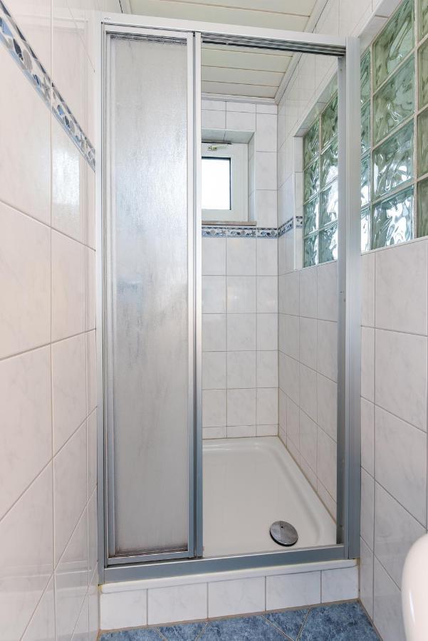 Ferienwohnungen Im Haus Waterkant Neuharlingersiel Exterior foto