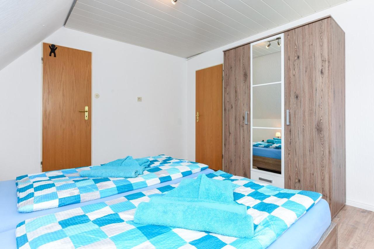 Ferienwohnungen Im Haus Waterkant Neuharlingersiel Exterior foto